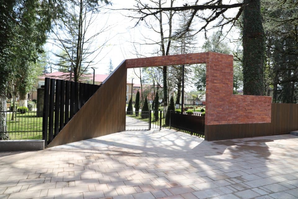 მარტვილში „განახლებული რეგიონების“ ფარგლებში სკვერის რეაბილიტაცია მიმდინარეობს