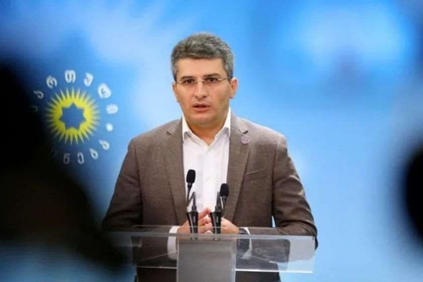 მამუკა მდინარაძე რადიკალურ ოპოზიციაზე: ბოლო პერიოდში, ვხედავთ მათ მიერ ჩატარებულ ტრენინგებს, ქუჩაში გამოყვანილ ახალგაზრდებს და მცდელობას, თითოეული ჩვენგანის ფრაზა იმგვარად მოჭრან, რომ თითქოს ჩვენ ახალგაზრდებს ვამუნათებთ