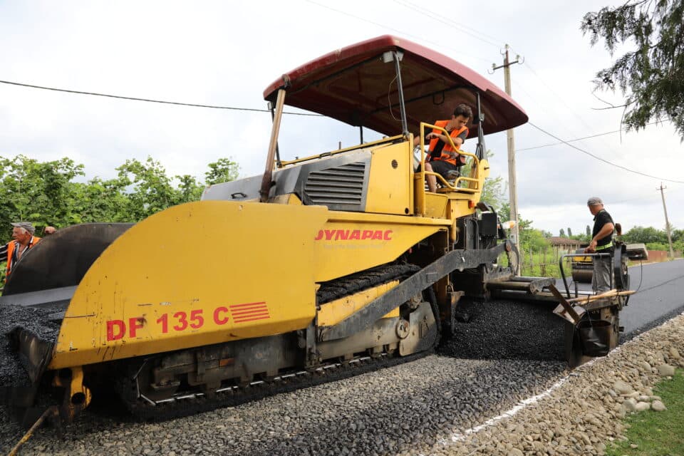 ჯიხაშკარში სობოგას უბანში ახალი გზა ეწყობა