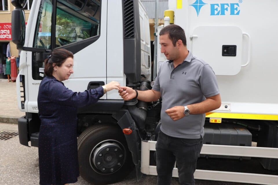 ქალაქ ჯვარს დასუფთავების მანქანა გადაეცა