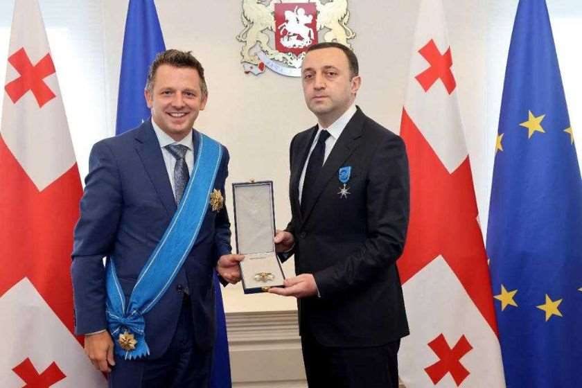 ფრანკოფონიის საპარლამენტო ასამბლეის პრეზიდენტმა საქართველოს პრემიერ-მინისტრი დიდი კომანდორის ხარისხის მედლით დააჯილდოვა