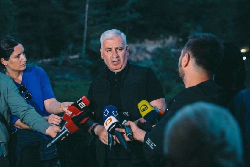 თემურ მღებრიშვილი: დღეის მდგომარეობით 18 გარდაცვლილია ამოსვენებული, აქედან 13 იდენტიფიცირებულია. რჩება 16 ადამიანი, რომელთა საძიებო სამუშაოები ამ დრომდე მიმდინარეობს