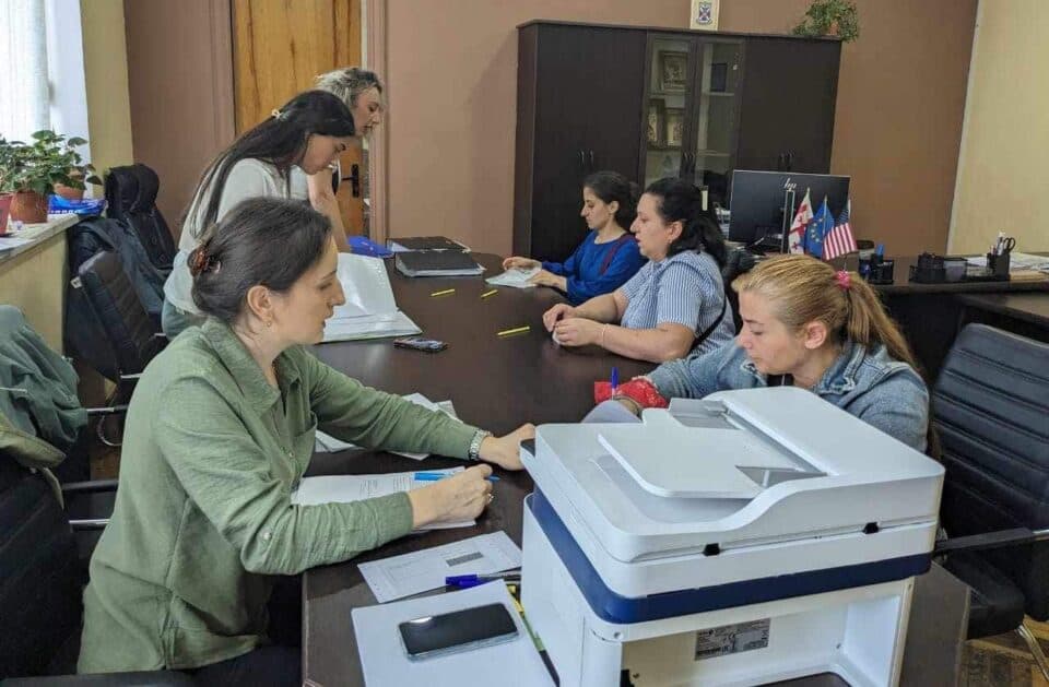 პირველკლასებისთვის ბარათების გაცემა გრძელდება წალენჯიხაში