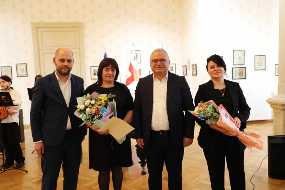 ზუგდიდის მერიამ წარმატებული პედაგოგები დააჯილდოვა