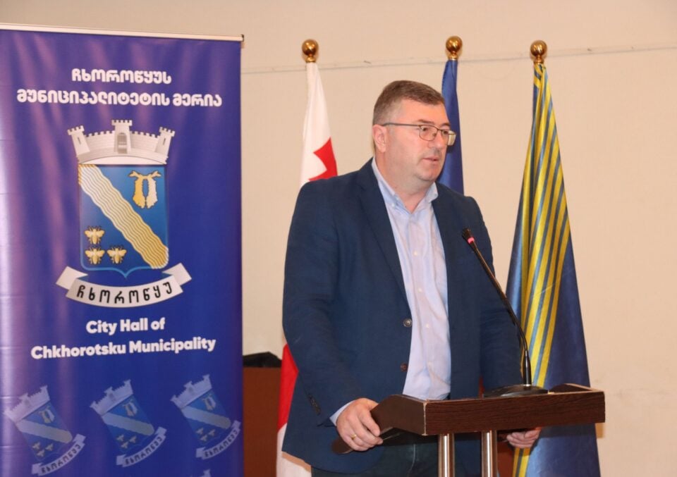 ჩხოროწყუს მერმა დათო გოგუამ მუნიციპალიტეტში გაწეული საქმიანობის ერთწლიანი ანგარიში წარადგინა