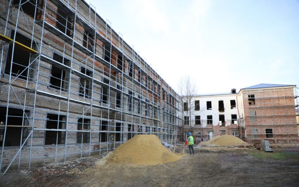 ფოთის მერი: „ფოთის მუნიციპალიტეტი ცენტრალურ ხელისუფლებასთან ერთად, აგრძელებს ზრუნვას საგანმანათლებლო ინფრასტრუქტურის გაუმჯობესებაზე“ - image 2