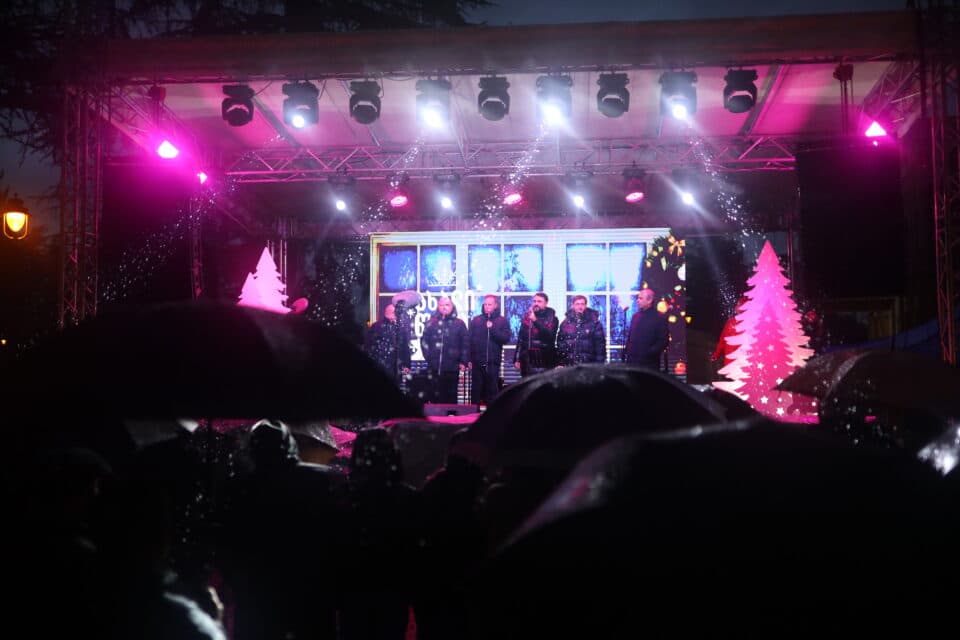 ახალი წლის დღეები ზუგდიდში გალა კონცერტით დასრულდა