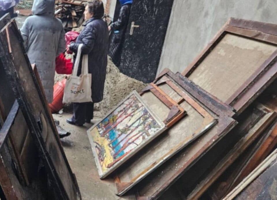 ვის ეკუთვნის სოხუმში ხანძარს გადარჩენილი 150 ნახატი