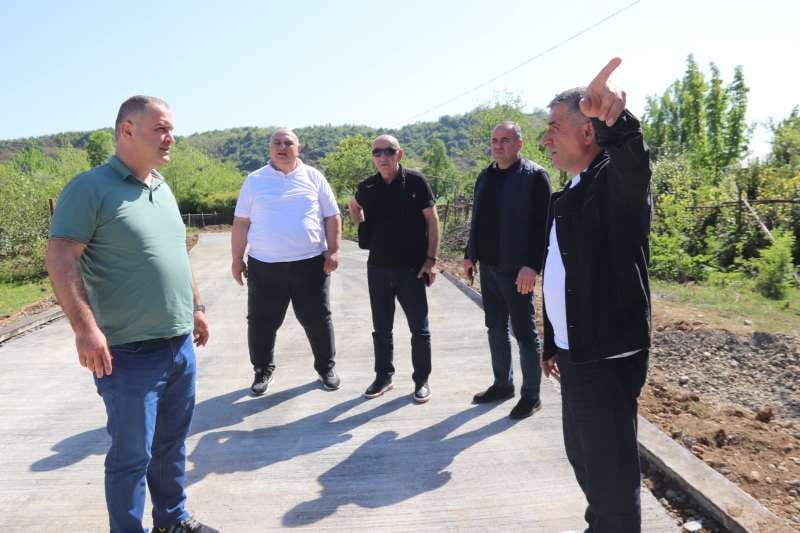 ხობის მუნიციპალიტეტის სოფელ ბიაში გზის რეაბილიტაცია მიმდინარეობს