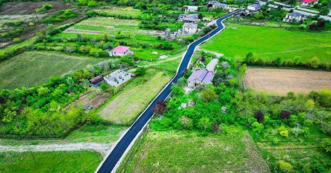 სენაკში შხეფის უბანში გზის ასფალტირების სამუშაოები მიმდინარეობს - image 5