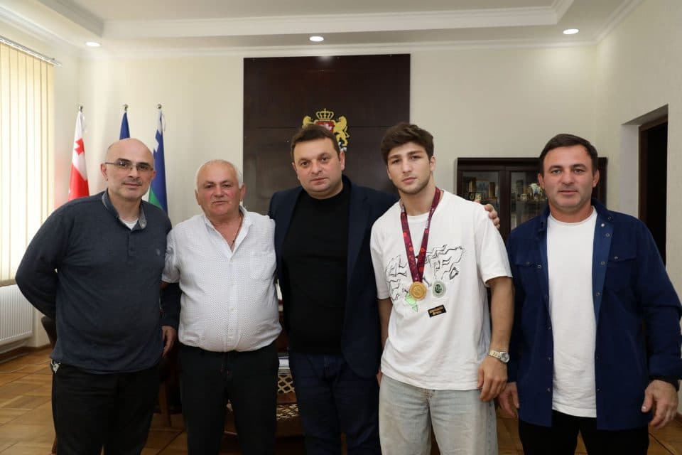 სენაკის მერი ევროპის ჩემპიონს, ტიტულოვან სენაკელ სპორტსმენს, გიორგი ჩხიკვაძეს შეხვდა