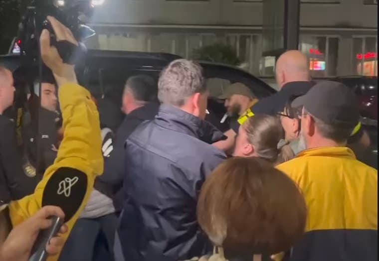 გვიან ღამით ზუგდიდში გამართულ აქციაზე მაია კალანდია და მარიამ სიჭინავა დააკავეს