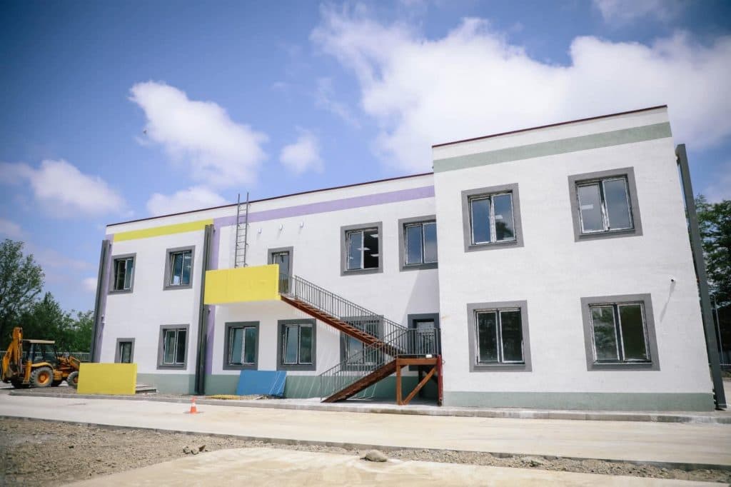 ფოთში საგანმაანთლებლო ინფრასტრუქტურის სამუშაოებს გუბერნატორი გაეცნო - image 2