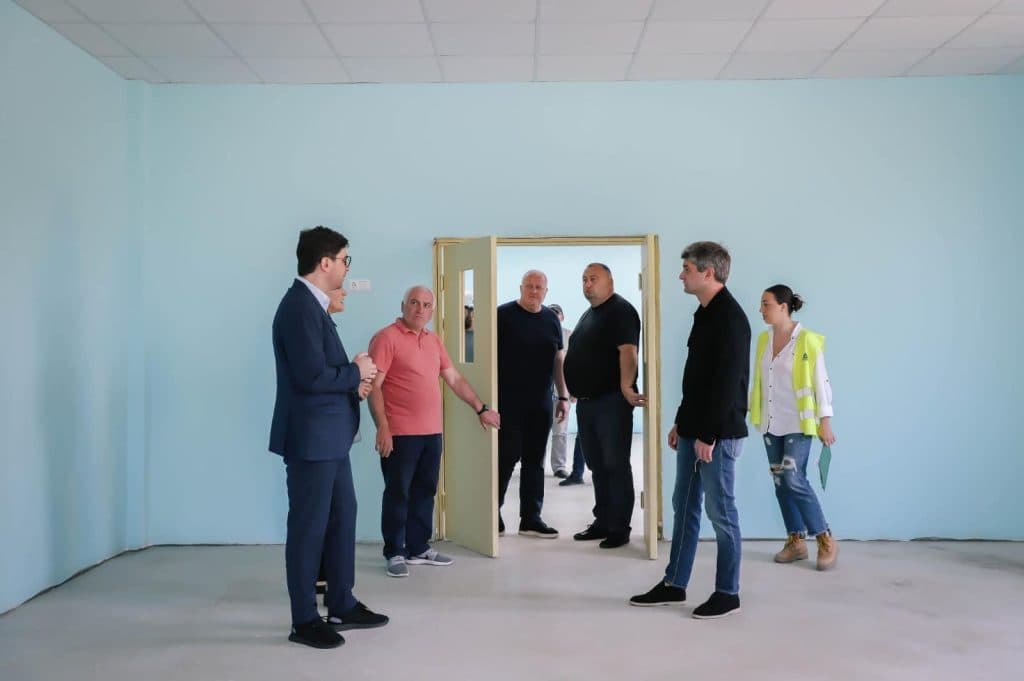 ფოთში საგანმაანთლებლო ინფრასტრუქტურის სამუშაოებს გუბერნატორი გაეცნო - image 5