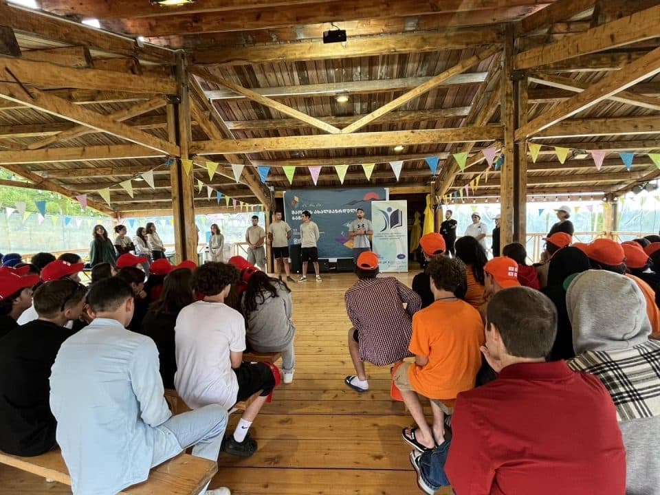 შაორის ბანაკმა აფხაზეთიდან დევნილ ახალგაზრდებს უმასპინძლა