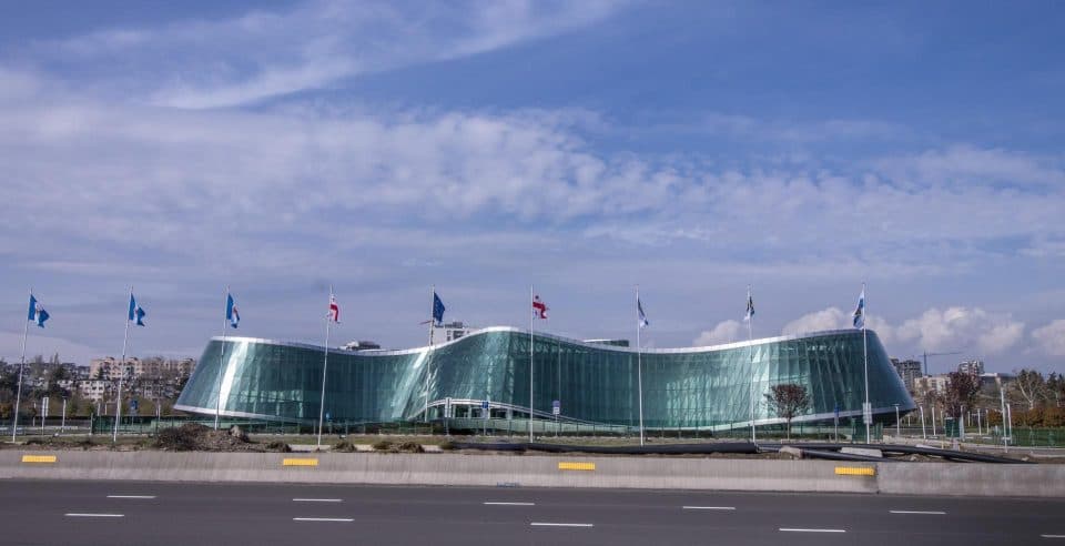 შსს: ვაფრთხილებთ აქციის იმ მონაწილეებს, რომელთა ქმედებები სცდება პროტესტის გამოხატვის კანონით დასაშვებ ფორმებს, შეწყვიტონ კანონსაწინააღმდეგო ქმედებები, წინააღმდეგ შემთხვევაში პოლიციის მხრიდან სამართლებრივი რეაგირება მოჰყვება