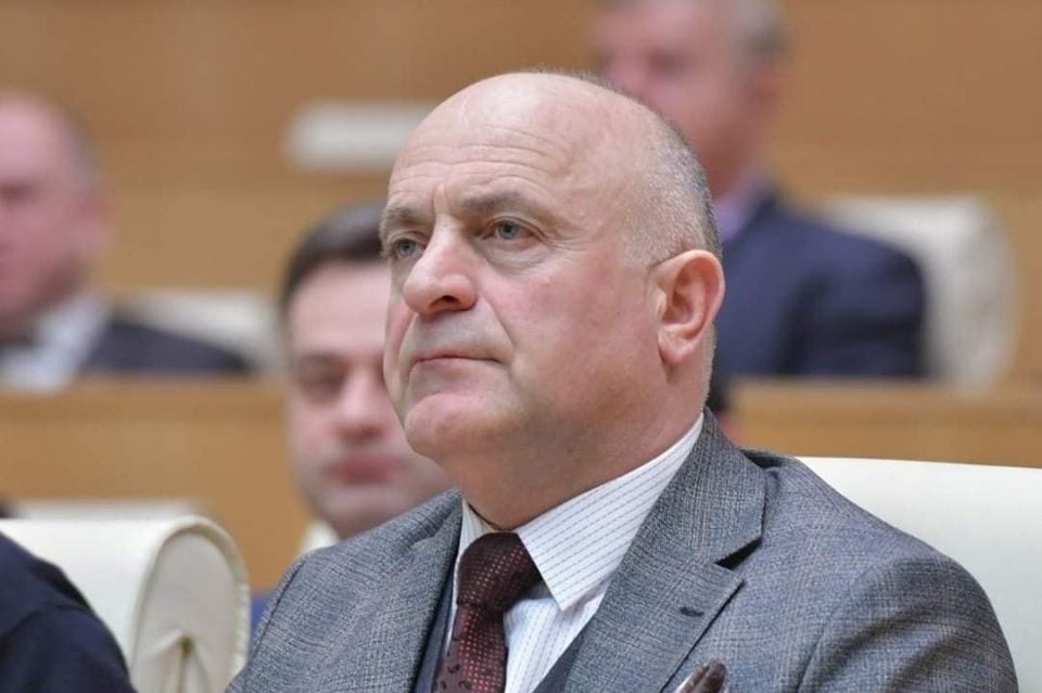 ჯუმბერ იზორია: მოსწავლეები აქციებში ჩართვა არა მხოლოდ არაეთიკური ქმედებაა, არამედ პირდაპირი კანონდარღვევა და ბავშვების უფლებების შელახვაა