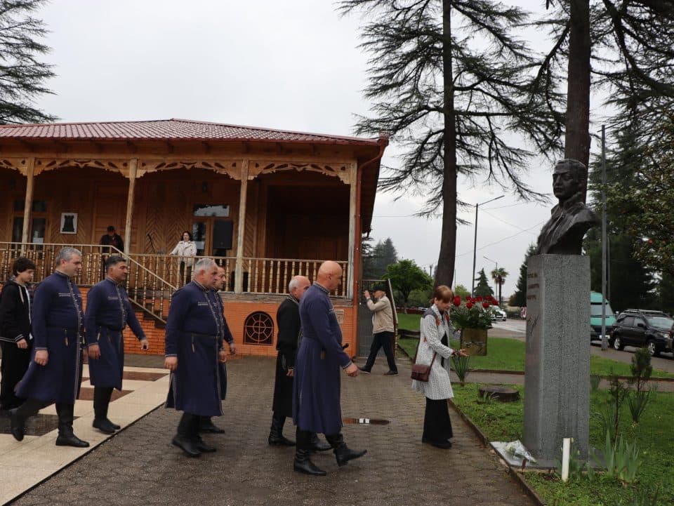 რეფერენდუმის დღე წალენჯიხაში აღნიშნეს