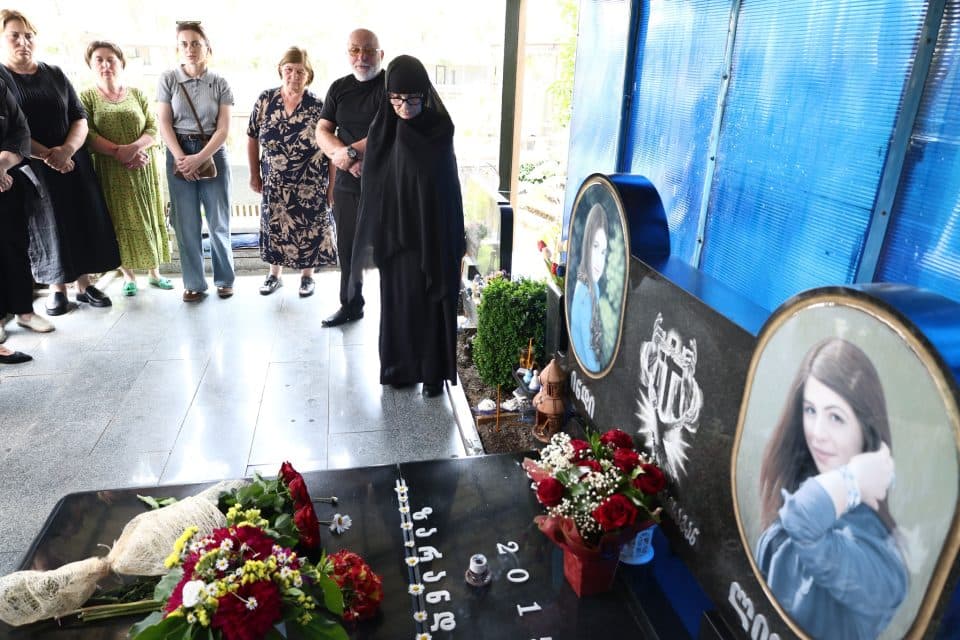 ათი წელი 13 ივნისიდან – დებ ზარანდიების ხსოვნას პატივი ადგილობრივმა ხელიუფლების წარმომადგენლებმა მიაგეს