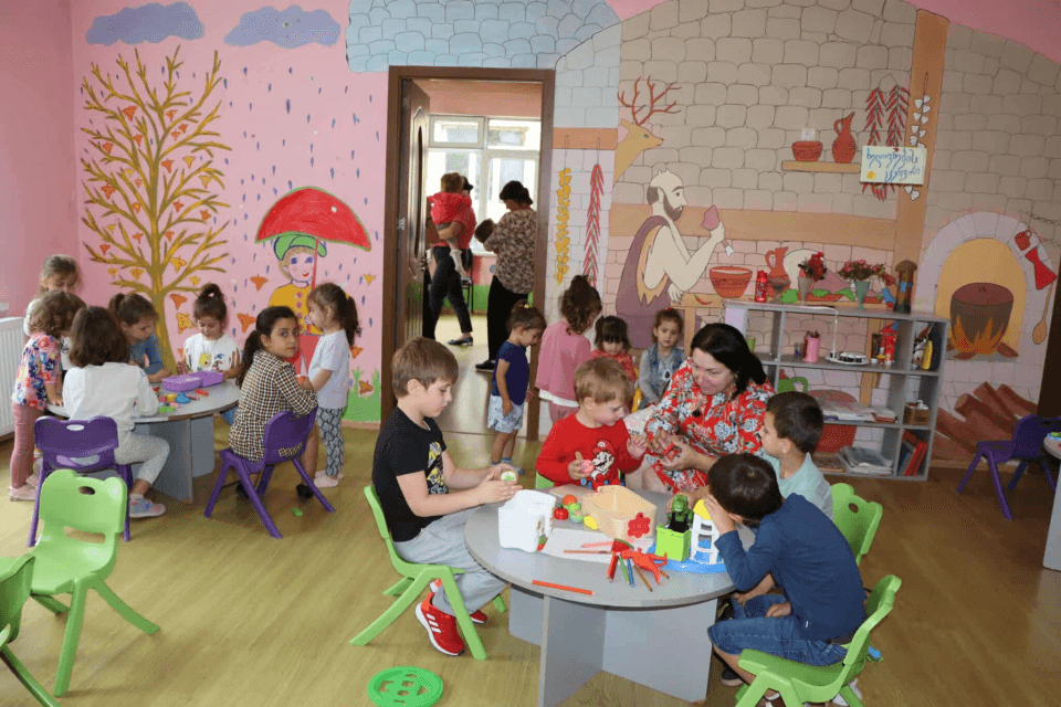 ჯვარსა და წალენჯიხაში საზაფხულო საბავშვო ბაღები ამოქმედდა