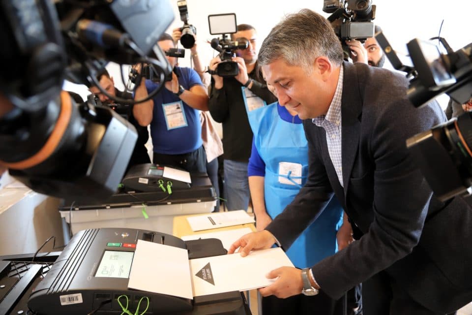 დათო კოდუა: „მხარი დავუჭირე ერთადერთ პოლიტიკურ ძალას, რომელსაც ამ ქვეყნის და მისი მუნიციპალიტეტების მშვიდობიანი განვითარება შეუძლია“