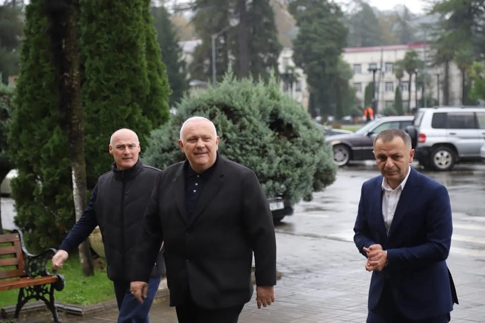 წალენჯიხის ახალი მერი თანამშრომლებს სახელმწიფო რწმუნებულმა წარუდგინა