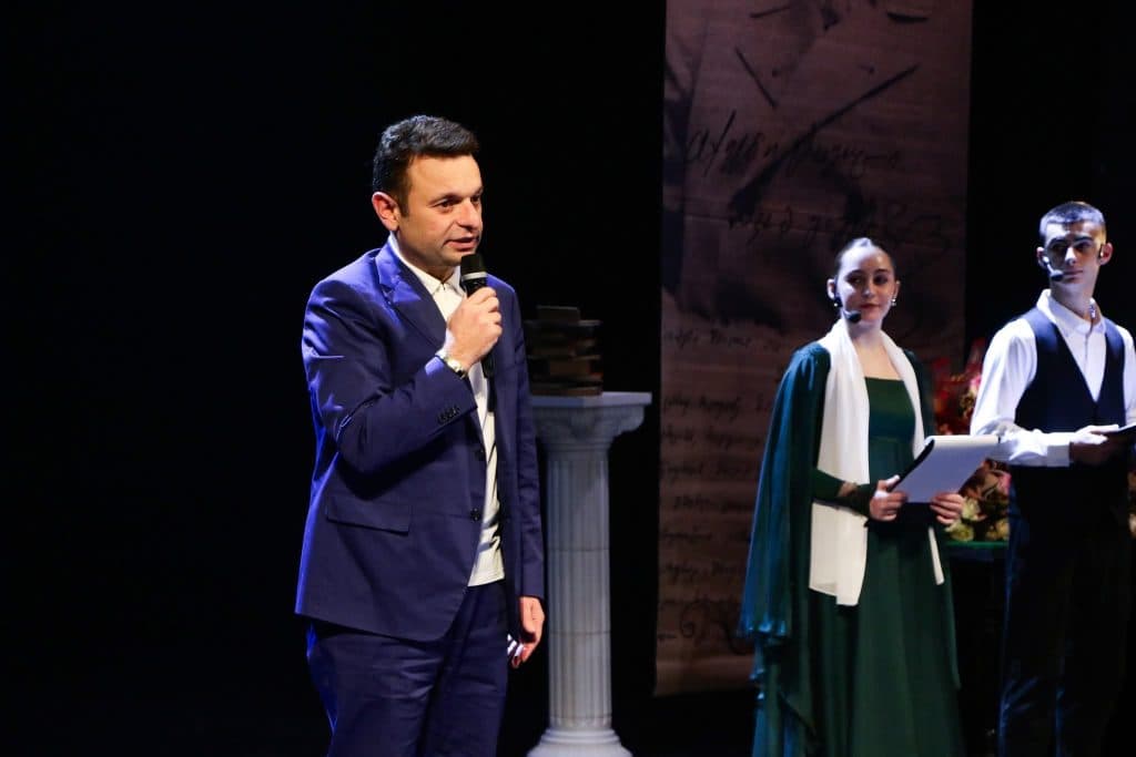 სენაკის მერმა განათლების, ხელოვნებისა და სპორტის სფეროებში მოღვაწე პედაგოგები დააჯილდოვა - image 2