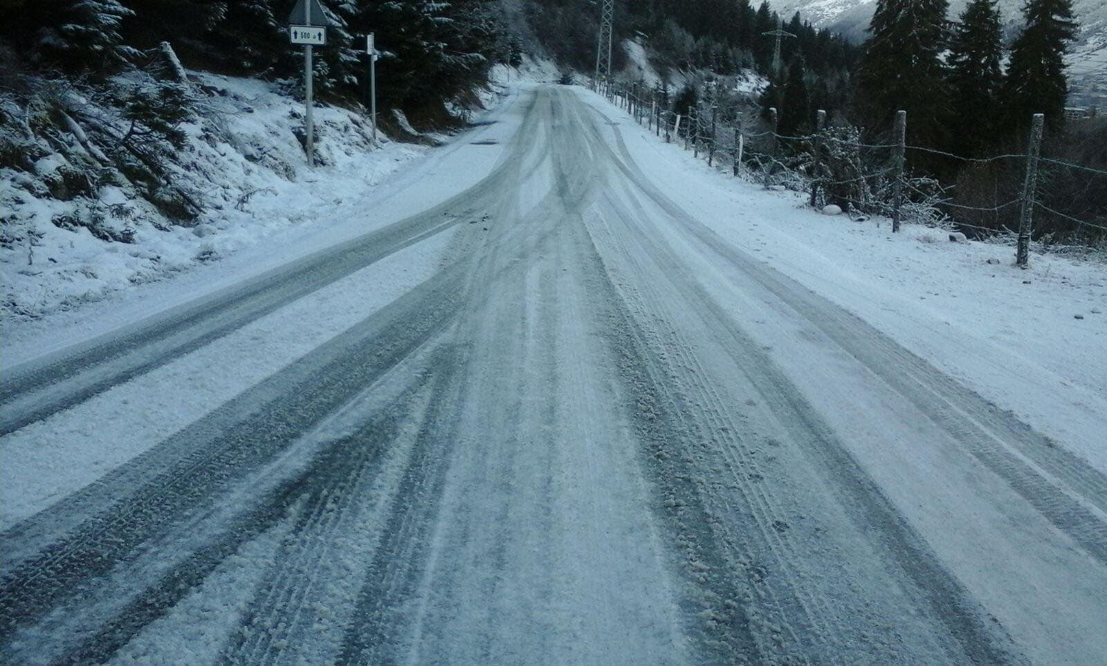 უშგული-ლასდილის მიმართულებით მოძრაობა აიკრძალა - თოვის გამო კიდევ რა შეზღუდვები დაწესდა სვანეთის გზებზე
