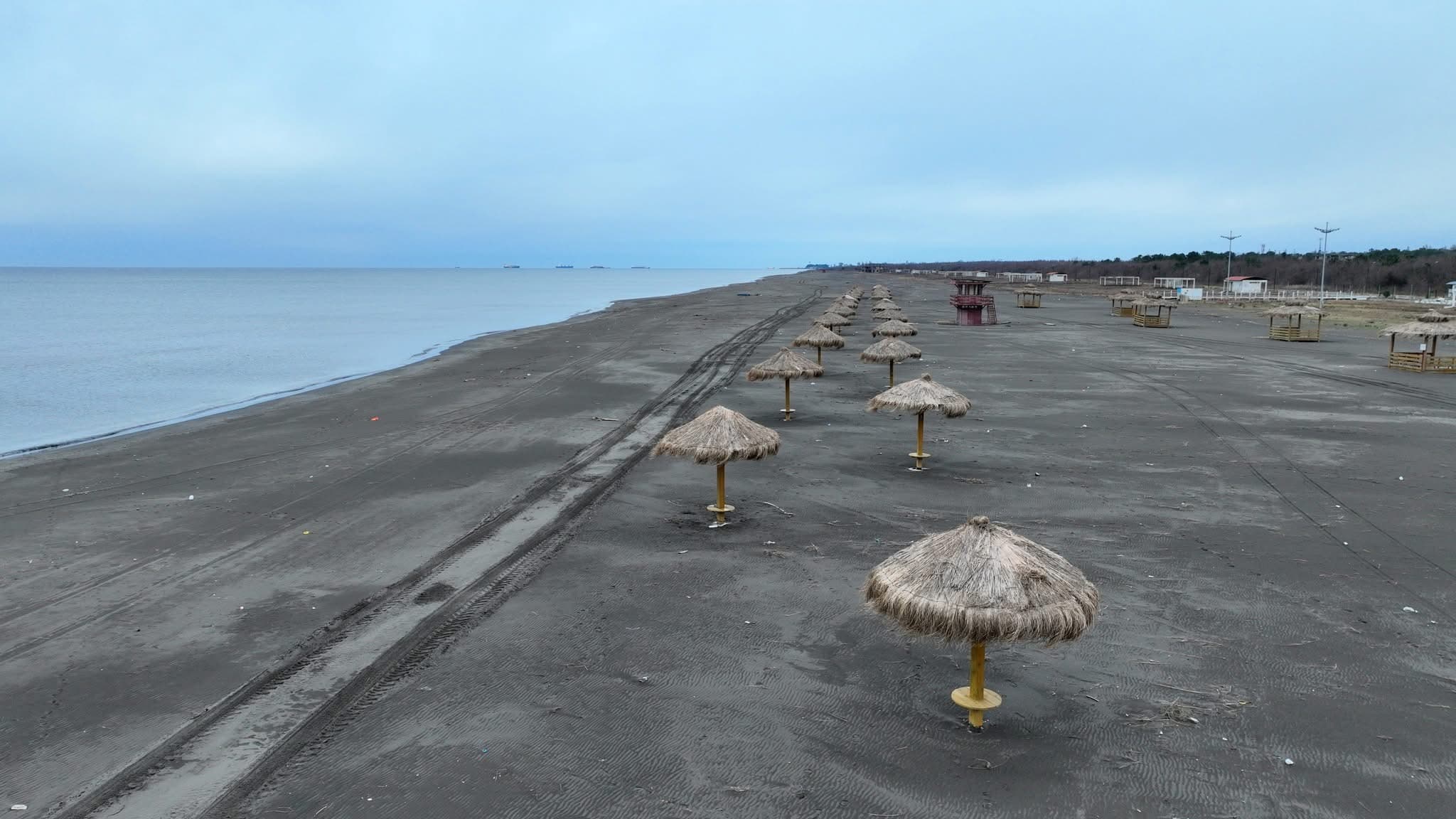 რევაზ სოხაძე და ADB-ის წარმომადგენლები სანაპირო განვითარების პროექტებს ადგილზე გაეცნენ - image 4