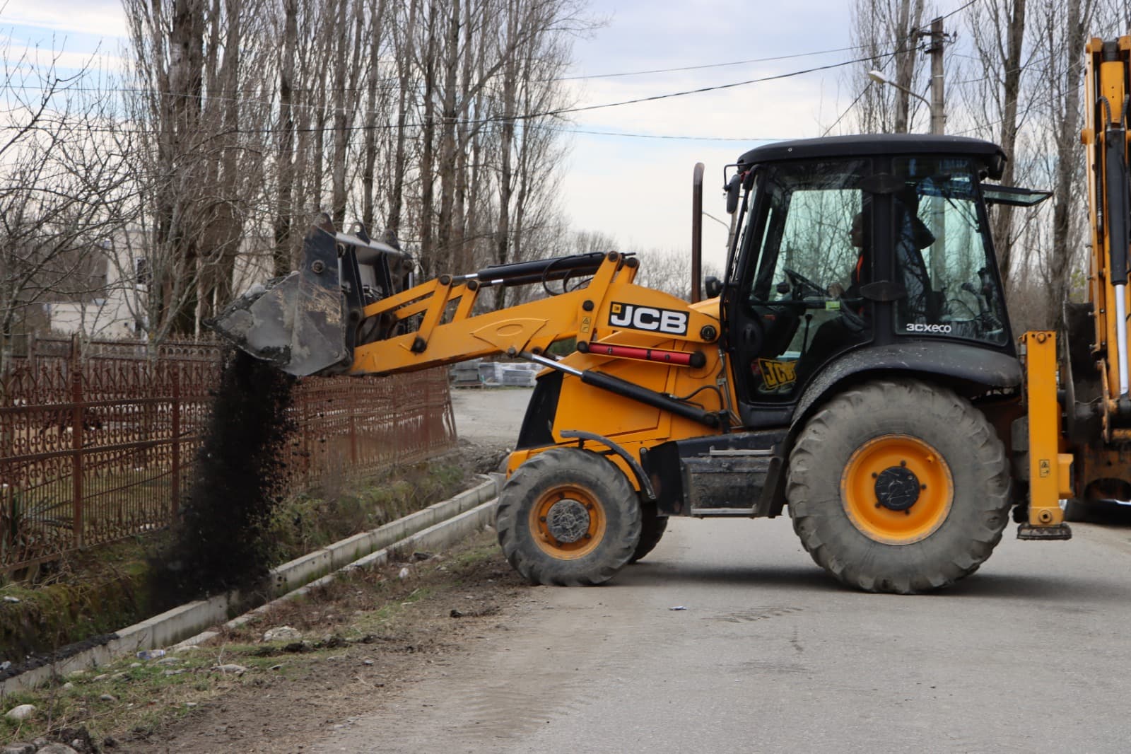აბაშაში კაჭარავას ქუჩისა და ჩიხების რეაბილიტაცია სრუდება - image 3