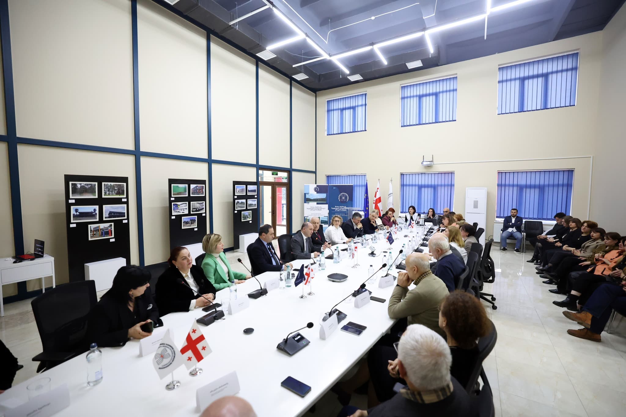 განათლების მინისტრი ზუგდიდის სახელმწიფო უნივერსიტეტის ადმინისტრაციის თანამშრომლებსა და აკადემიურ პერსონალს შეხვდა