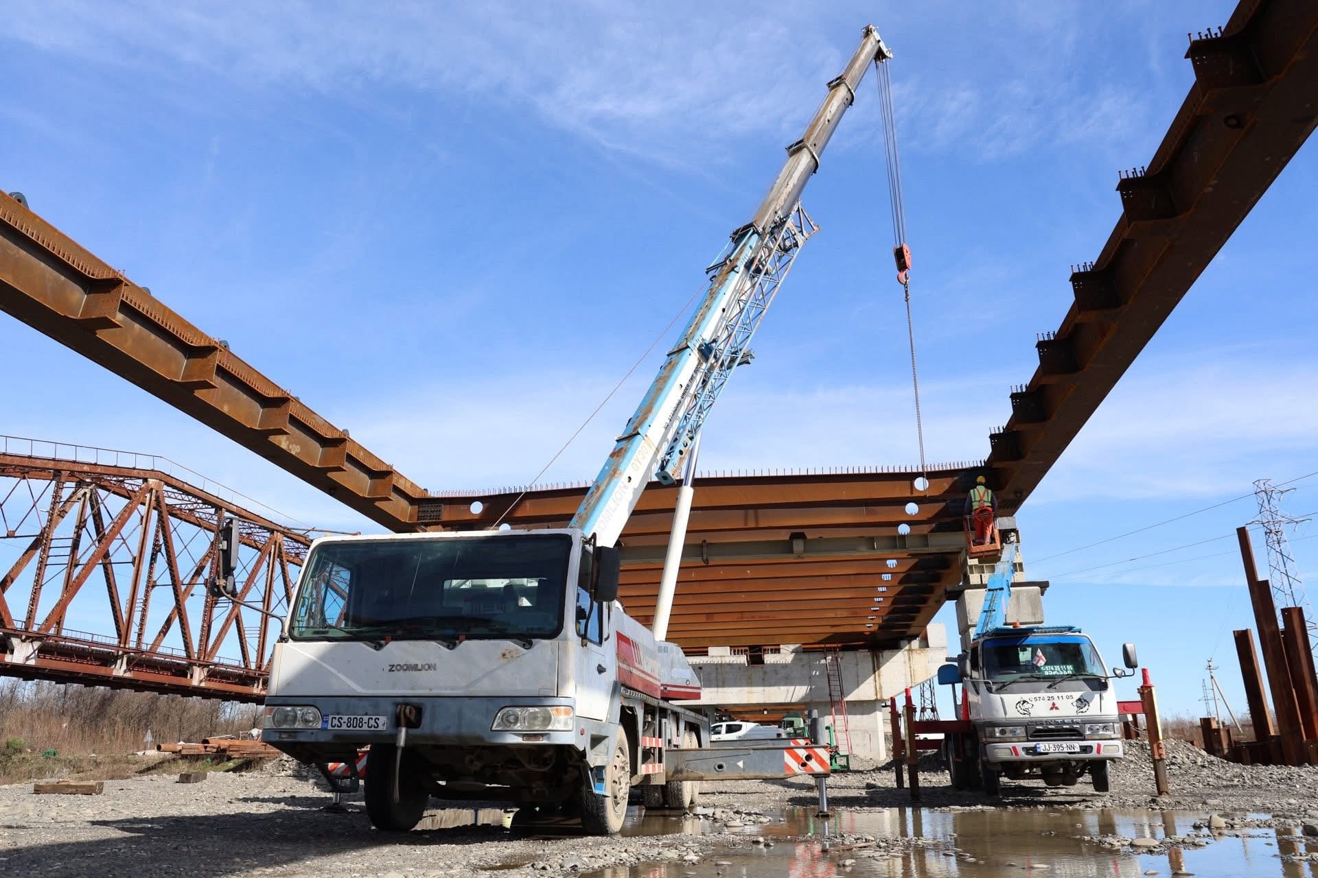 ინფრასტრუქტურის მინისტრი ფოთში, მდინარე რიონზე ახალი ხიდის მშენებლობის სამუშაოებს გაეცნო