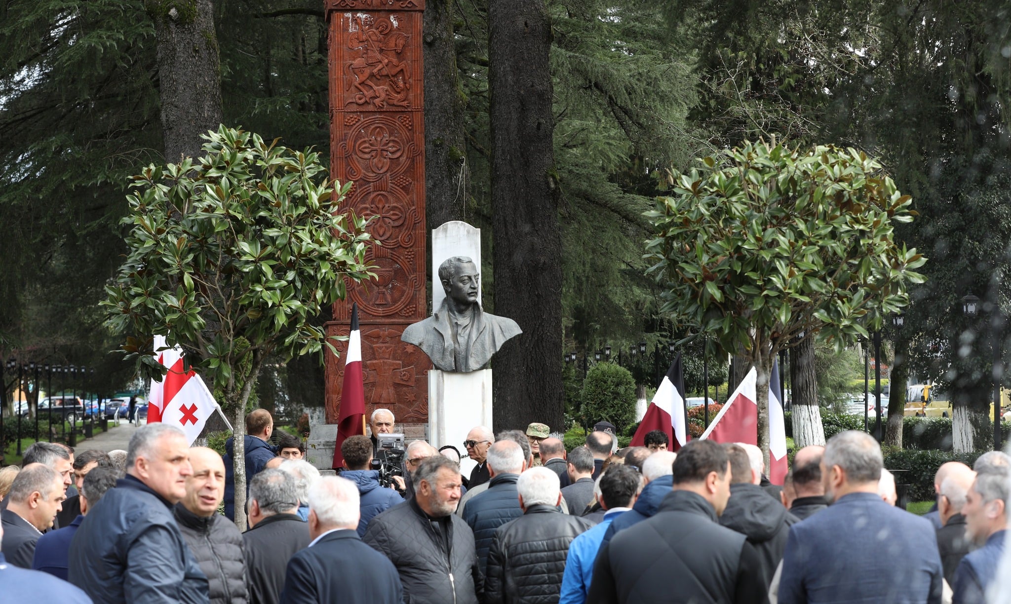 ადგილობრივი ხელისუფლების წარმომადგენლებმა ზვიად გამსახურდიას ხსოვნას პატივი მიაგეს ზუგდიდში