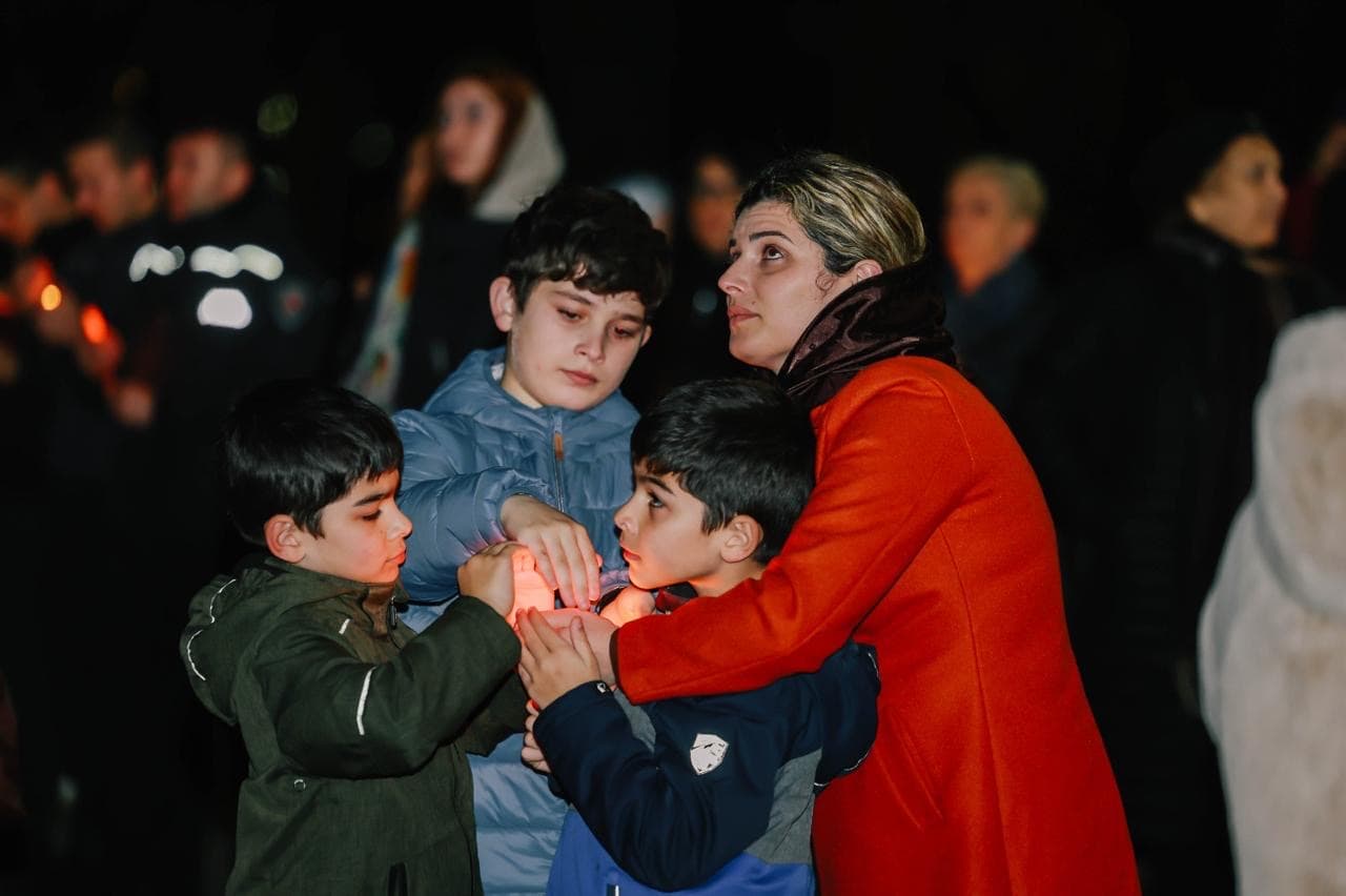 ფოთის საკათედრო ტაძრის მიმდებარედ, პატრიარქის ბანერი გამოიფინა - image 6