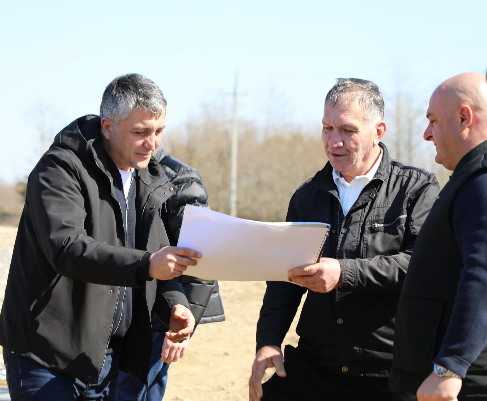 ზუგდიდის მერი ცაიში-ოქტომბერის დამაკავშირებელ გზაზე, ნაპირდაცვითი გაბიონის მოწყობის სამუშაოებს გაეცნო - image 4