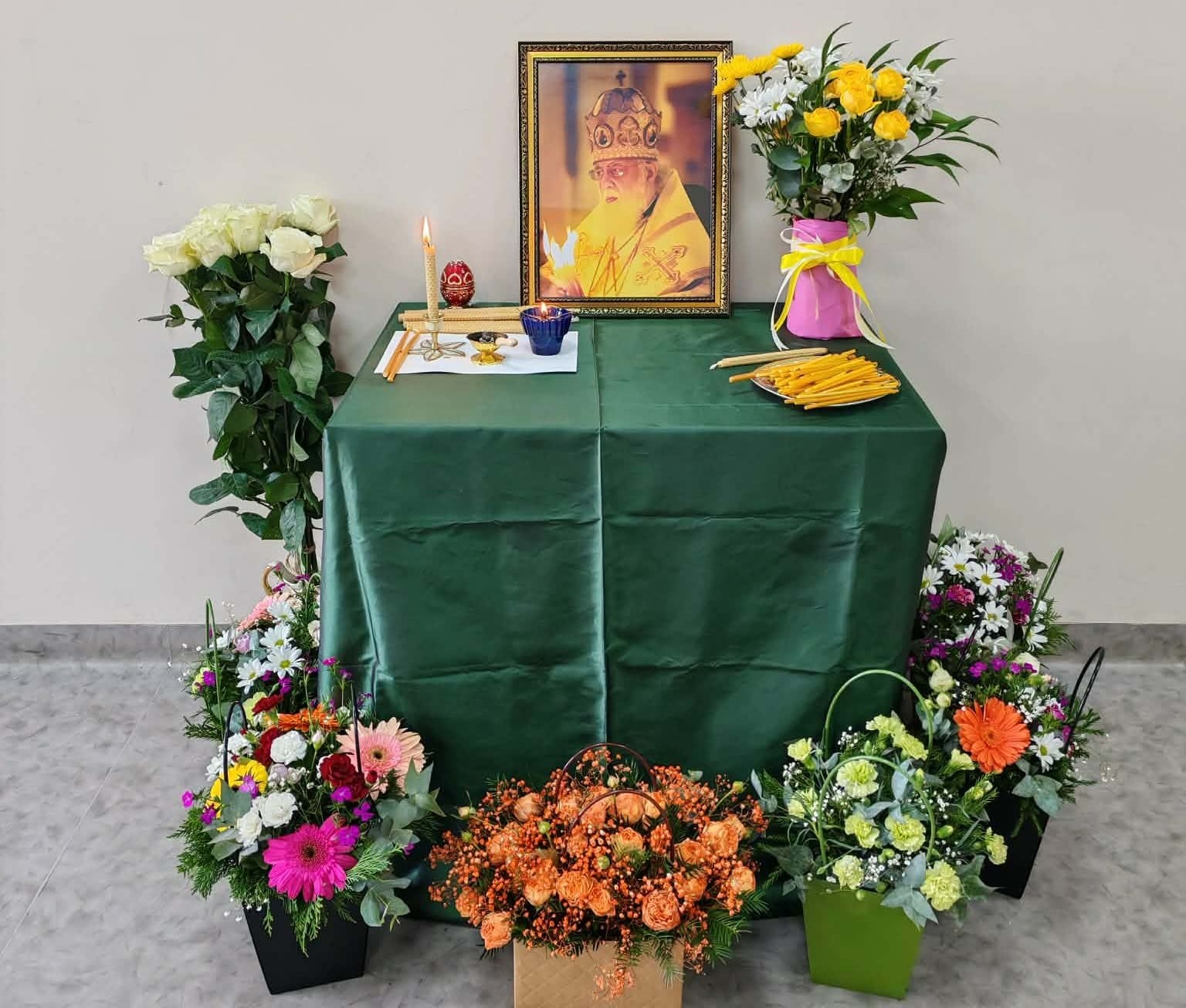 ზუგდიდის პირველი სკოლა I გულწრფელი სიყვარულით მირთმეული ყვავილები ბავშვებისგან ჩვენს პატრიარქს