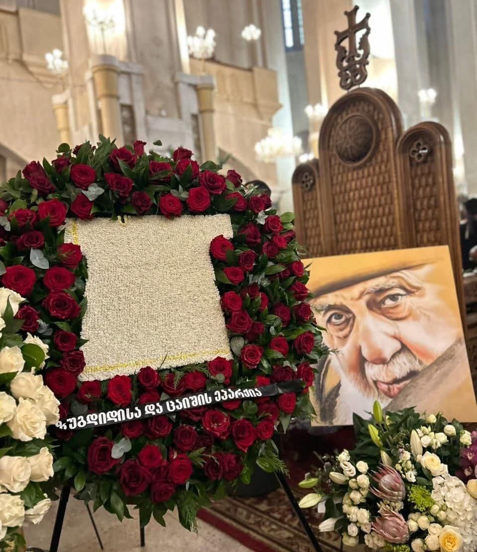 გვირგვინი ღვთისმშობლის კვართის გამოსახულებით ზუგდიდიდან