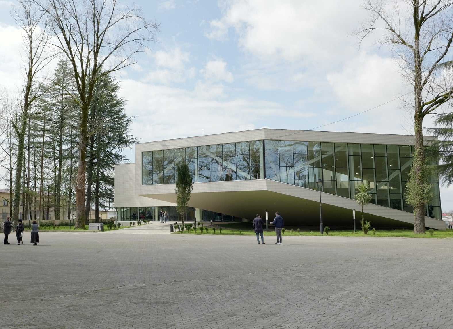 ზუგდიდში ზვიად გამსახურდიას საპრეზიდენტო ცენტრი გაიხსნა