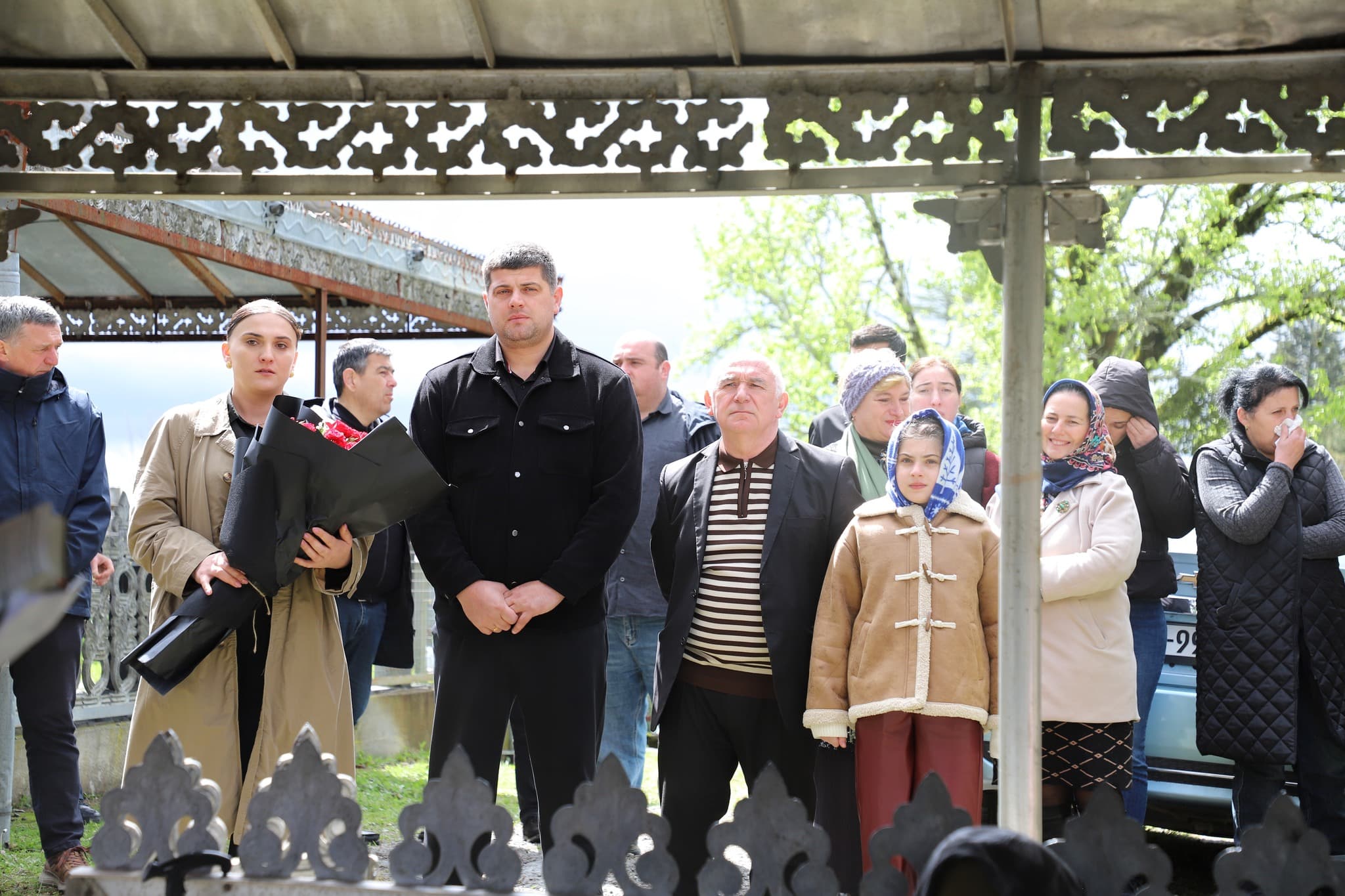 მარტვილის მერმა 9 აპრილს დაღუპული აზა ადამიას საფლავი გვირგვინით შეამკო