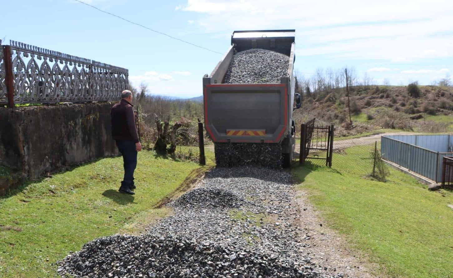 აღდგომის დღესასწაულთან დაკავშირებით წალენჯიხაში სასაფლაოების და მიმდებარე ტერიტორიების მოწესრიგების სამუშაოები გრძელდება