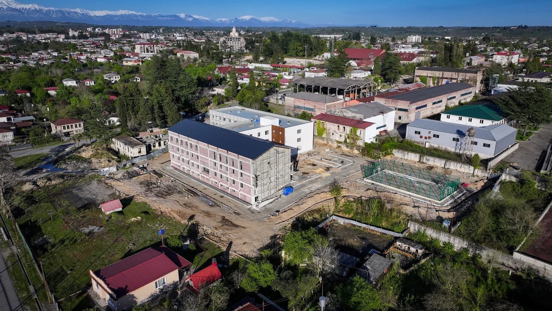 ზუგდიდში აფხაზეთის № 11 საჯარო სკოლის მშენებლობა მიმდინარეობს - image 3