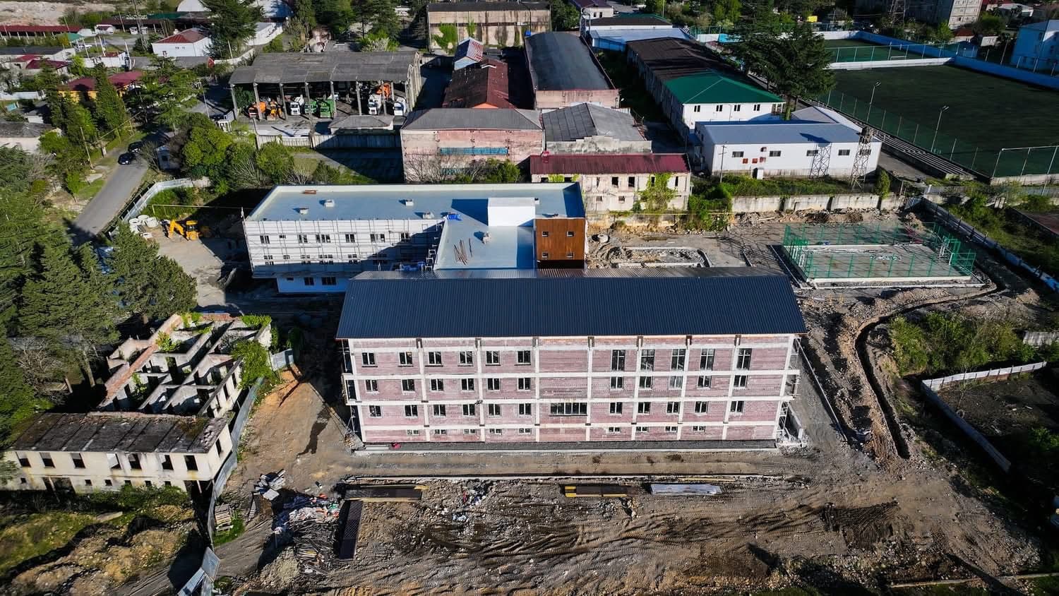ზუგდიდში აფხაზეთის № 11 საჯარო სკოლის მშენებლობა მიმდინარეობს - image 4