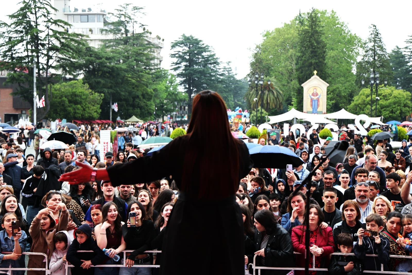 დამოუკიდებლობის დღის აღნიშვნა ზუგდიდში გალაკონცერტით დასრულდა - image 5