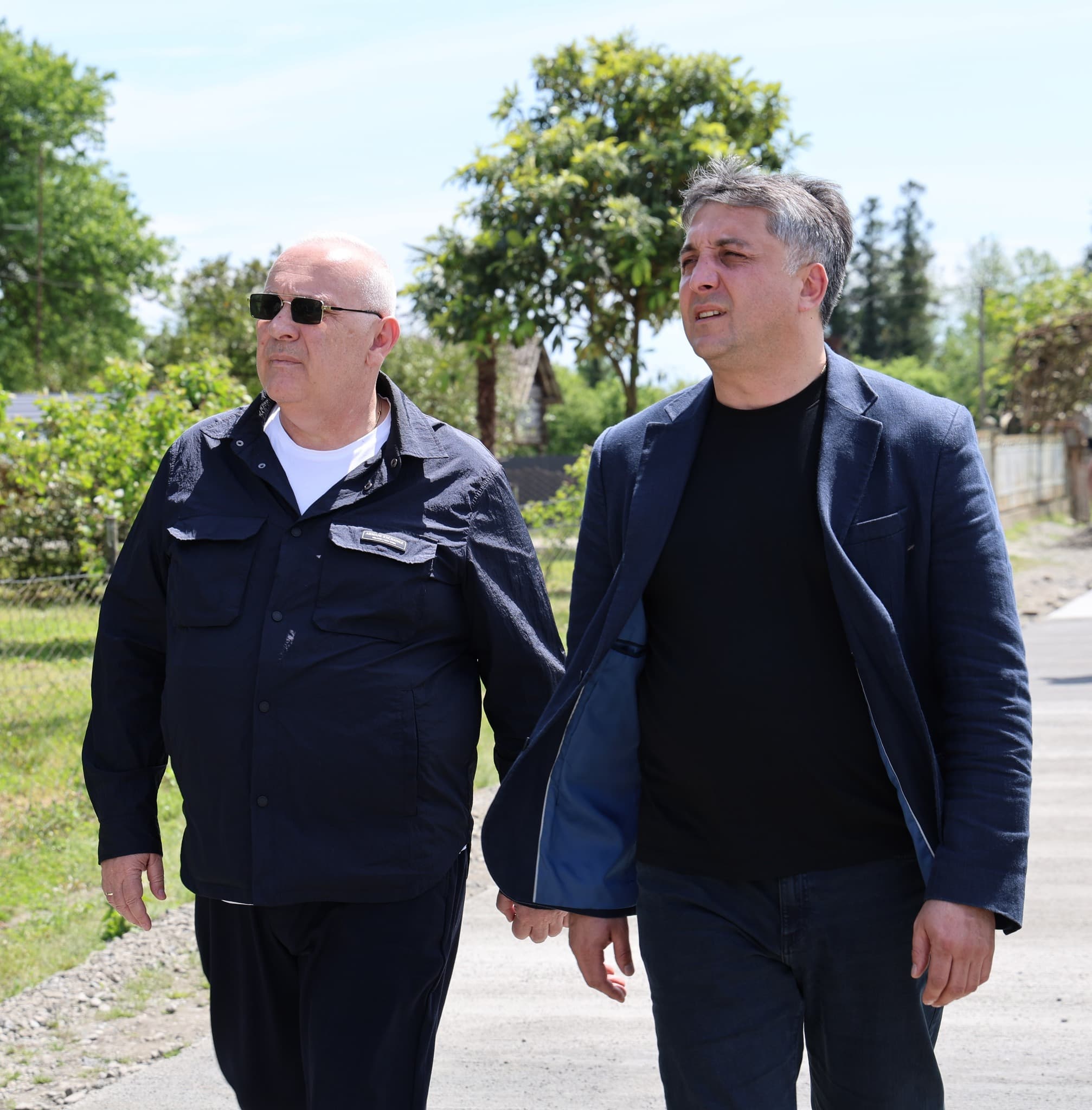 განმუხურში, თამარ მეფის ქუჩაზე გზის სარეაბილიტაციო სამუშაოები მიმდინარეობს - image 6