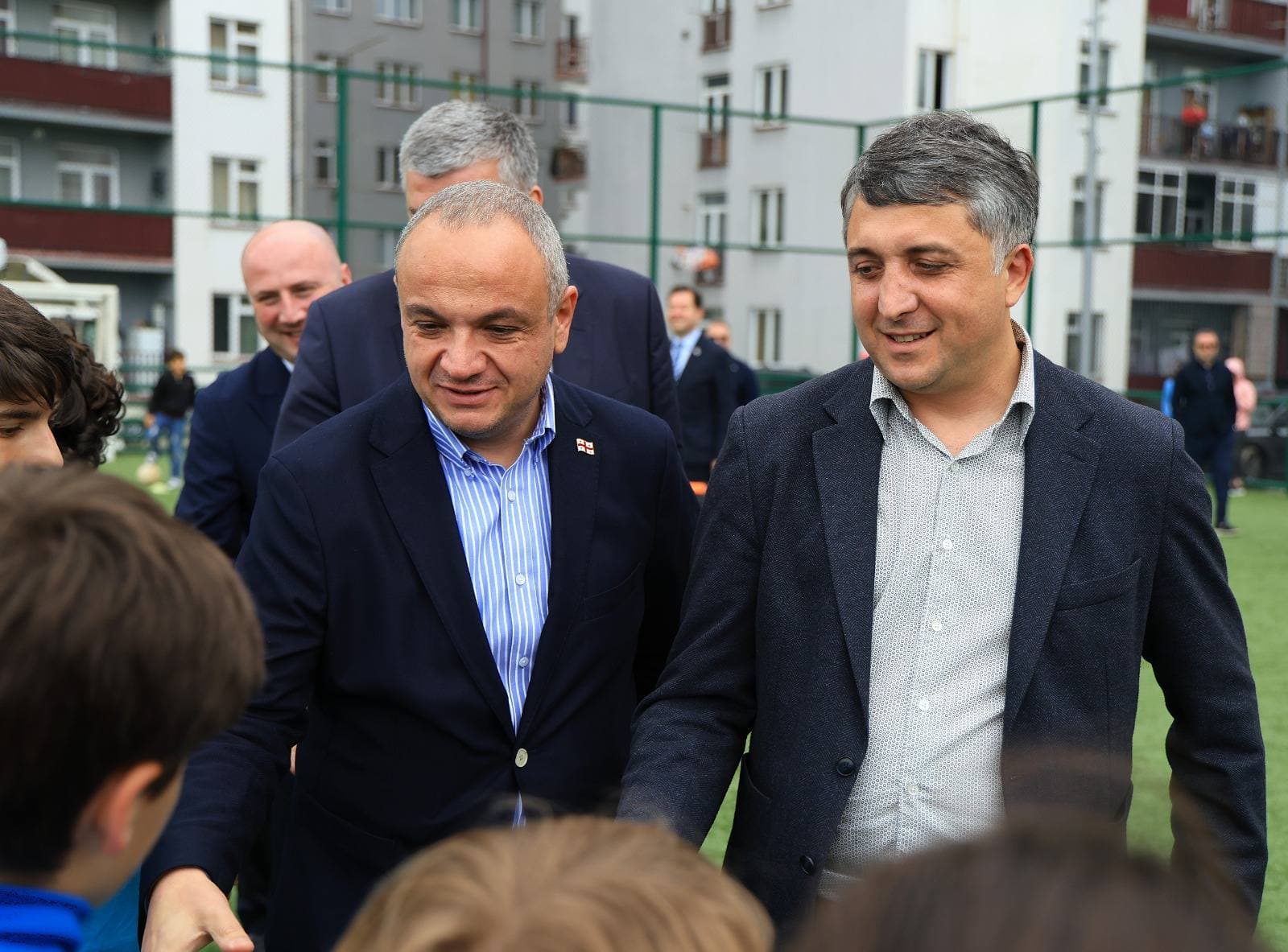 ზუგდიდში ბარამიას ქუჩაზე ახალი საფეხბურთო სტადიონი აშენდა - image 2