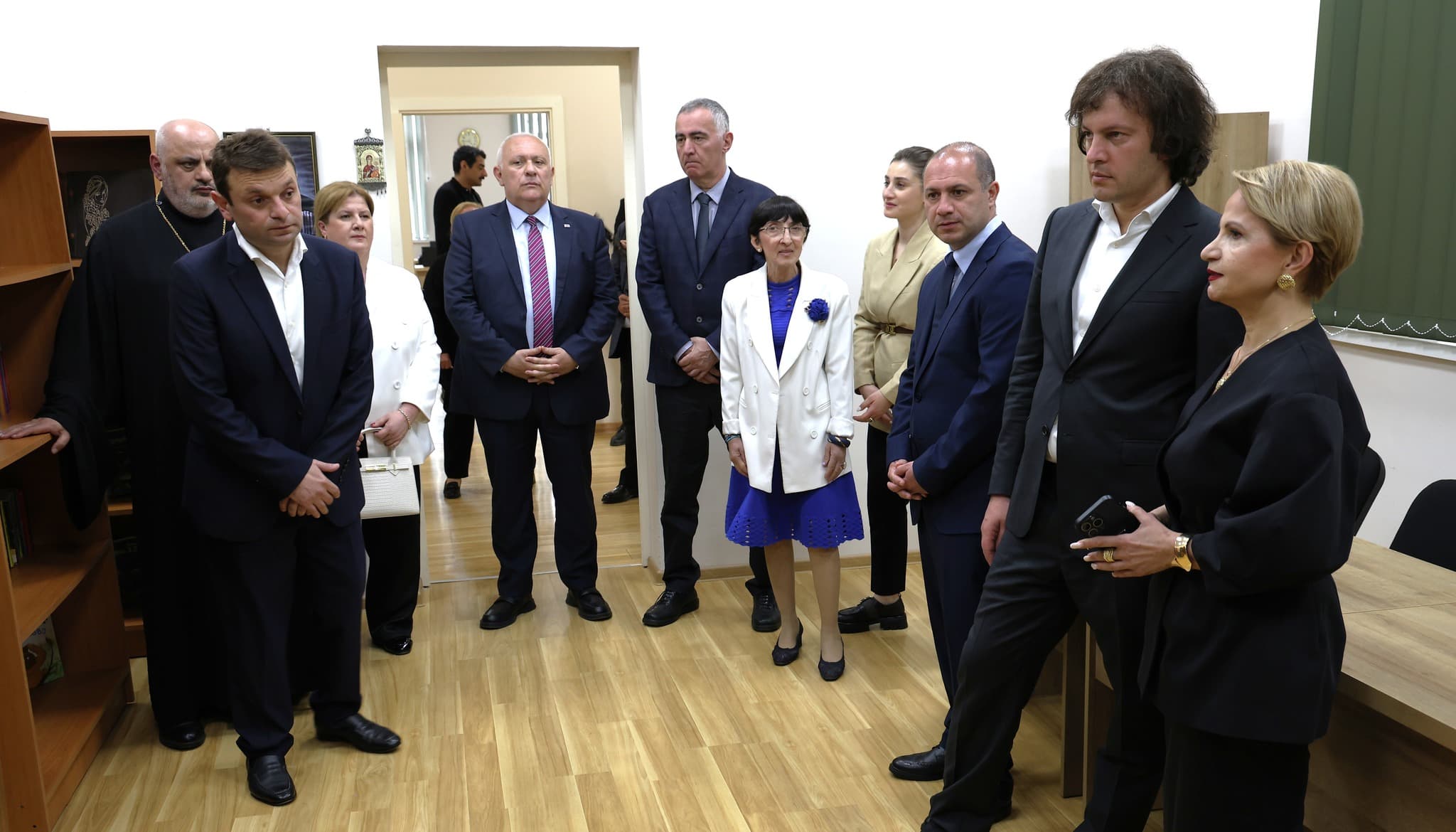 ირაკლი კობახიძემ სენაკის რეაბილიტირებული N2 საჯარო სკოლა დაათვალიერა - image 3