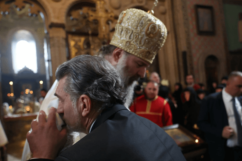 „თქვენო უწმინდესობავ, გისურვებთ ნაყოფიერ და ღვთივკურთხეულ მსახურებას“ - პრეზიდენტი მეუფე შიოს პატრიარქად არჩევას ულოცავს