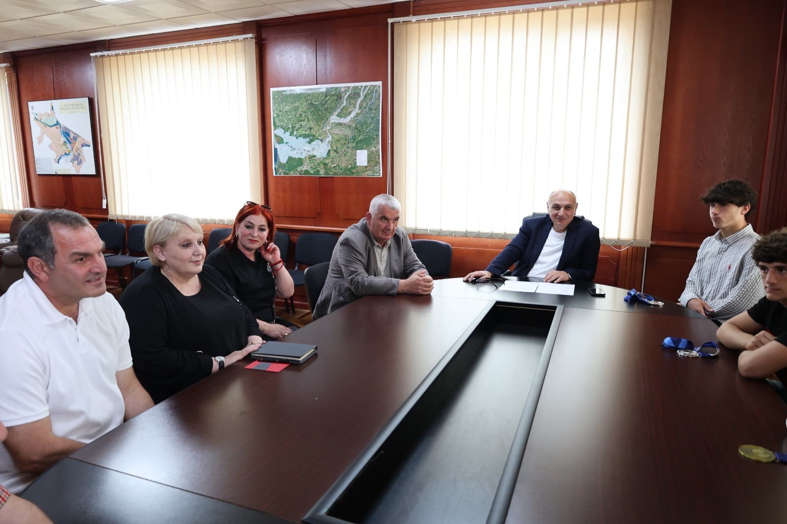 ხობის მერმა დავით ბუკიამ სპორტსმენებს ოლიმპიურ ფესტივალზე წარმატებით ასპარეზობა მიულოცა - image 2