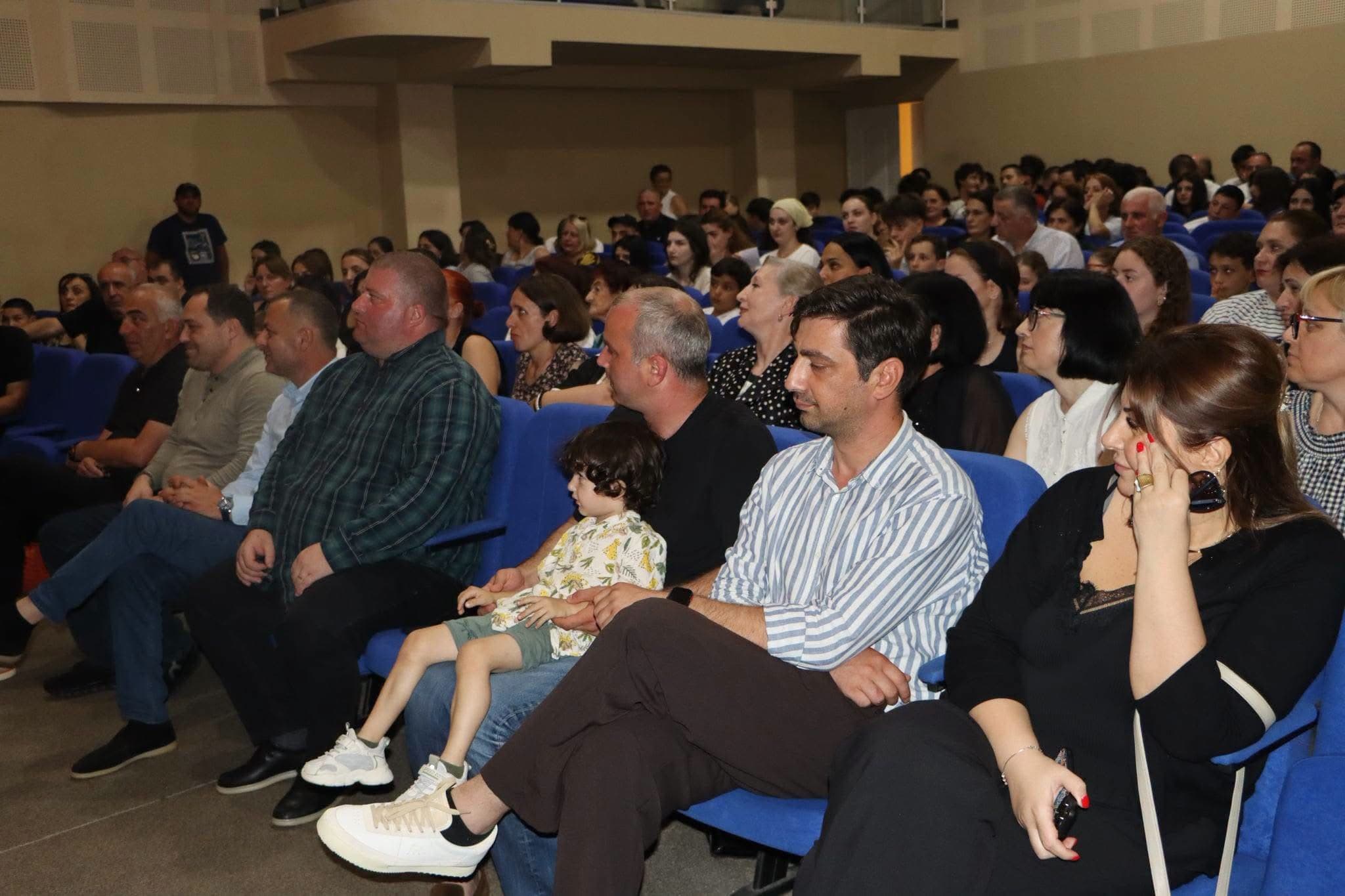 წალენჯიხაში სპეკტაკლ ,,ხალდეს” საპრემიერო ჩვენება გაიმართა - image 4