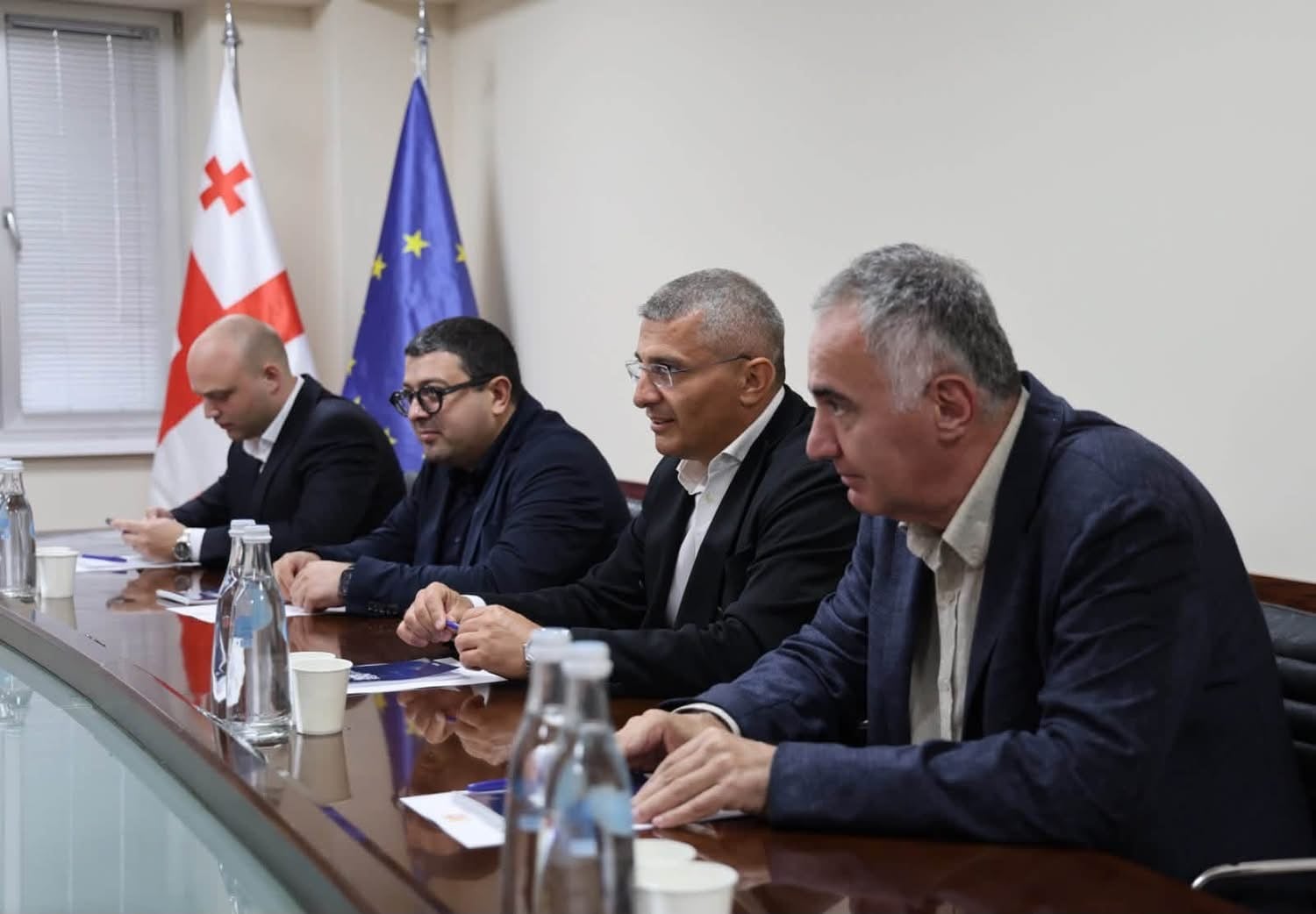 მამუკა მდინარაძე სამეგრელო-ზემო სვანეთის მხარეში სახელმწიფო რწმუნებულს და მის მოადგილეებს შეხვდა